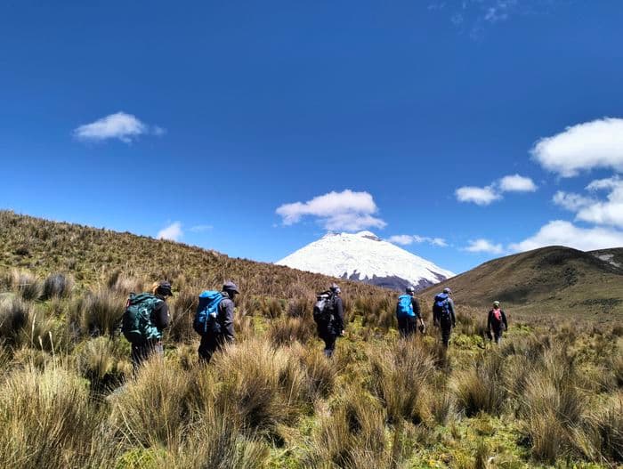 Wandern am Fusse des Vulkans Cotopaxi